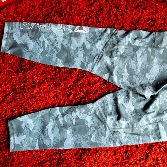 Reebok High Rise Legging - Picture 4 of 5